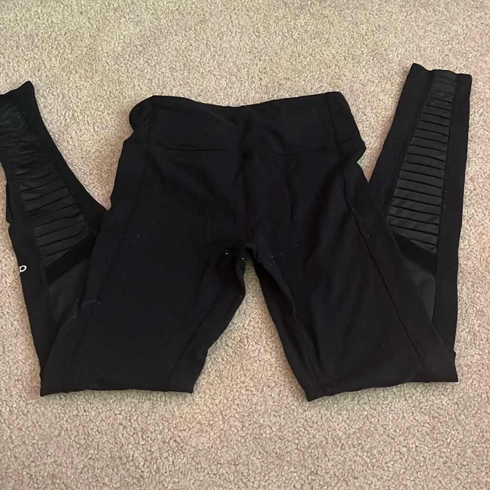 “ALO Moto Leggings size XS”
